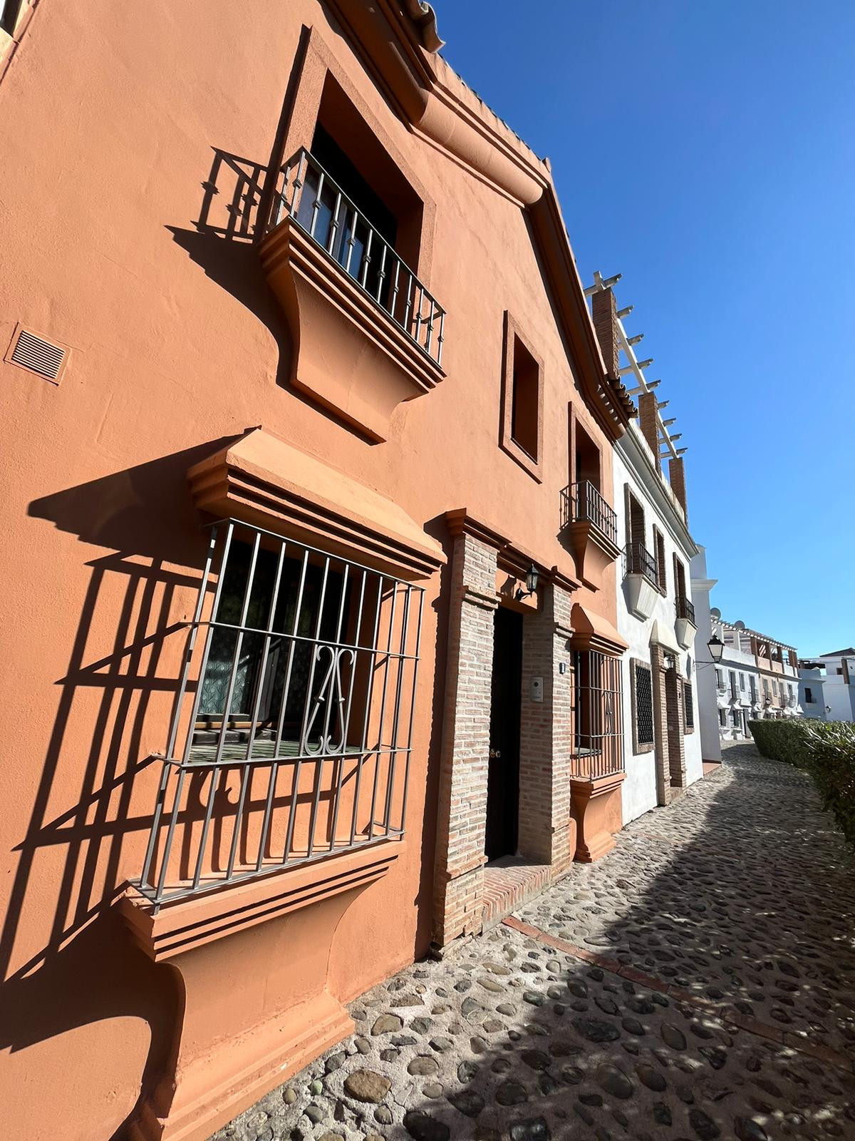 El Paraíso, Estepona